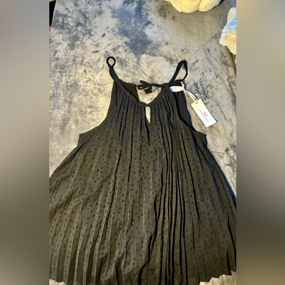 A Vinyard Vines black top that is new and with tags🖤